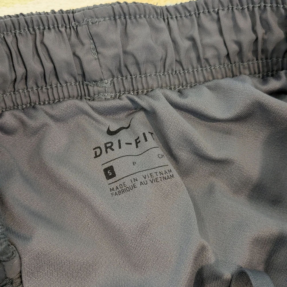 ⭐ Nike Gray Tempo Athletic Shorts Size Small
